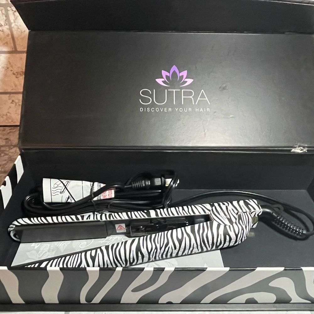 Sutra Beauty Zebra Ceramic Flat Iron Hair Straightener Ltd Magnetic Plates NWT - Picture 3 of 6